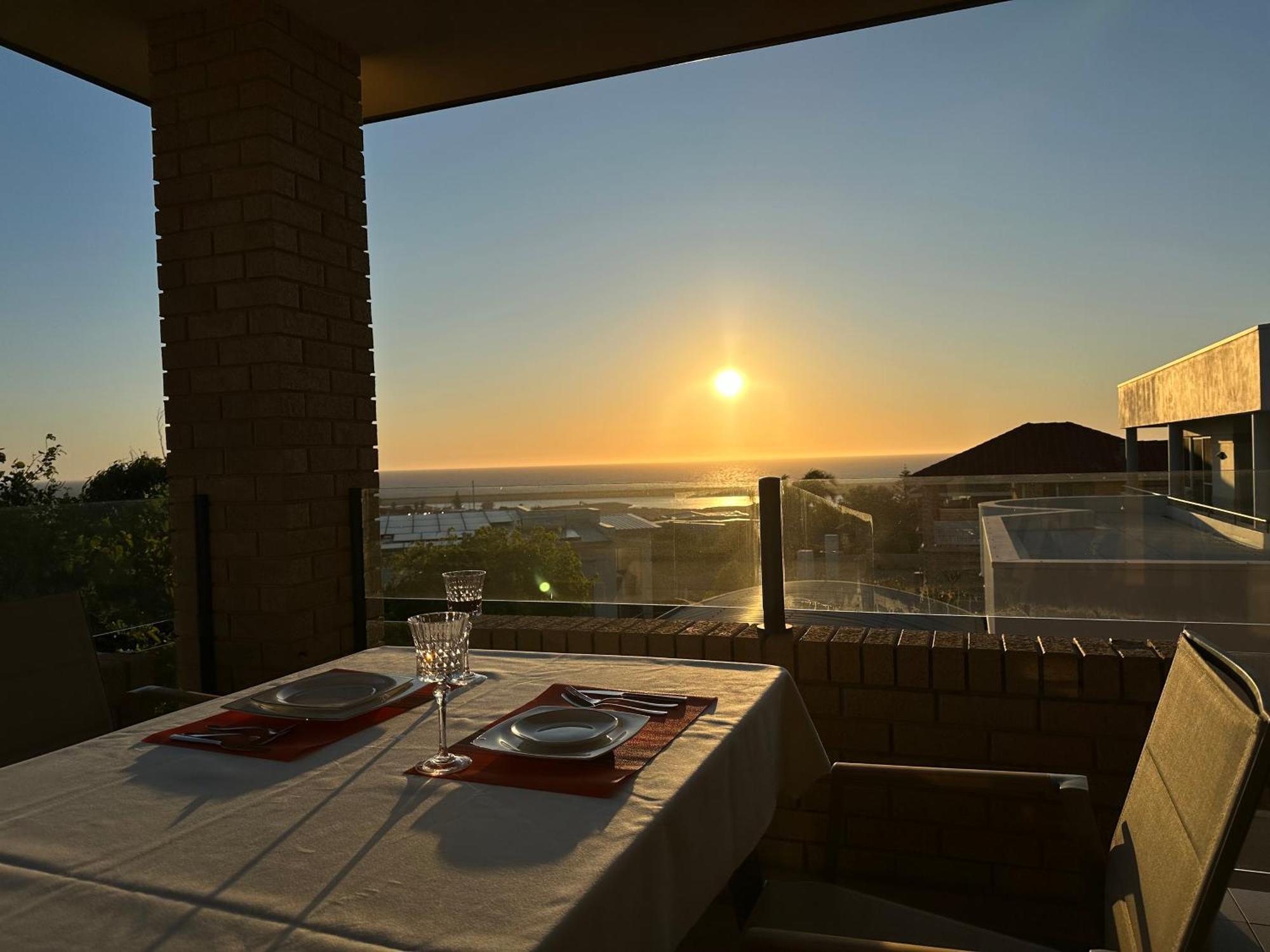 Sunny Ocean View Retreat Apartment Perth Ngoại thất bức ảnh